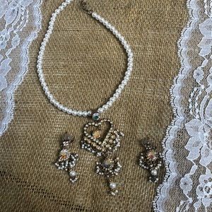 Indian jewelry pearl with heart set